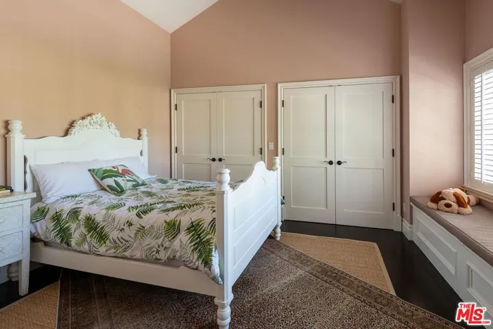 17417 Rancho Street, Encino, California 91316