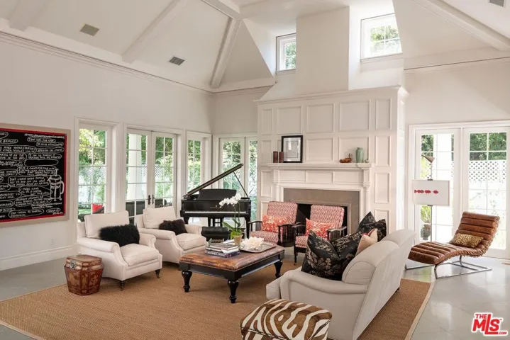 17417 Rancho Street, Encino, California 91316