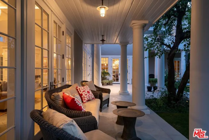 17417 Rancho Street, Encino, California 91316