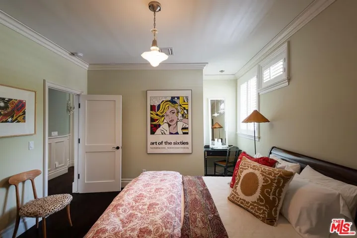 17417 Rancho Street, Encino, California 91316