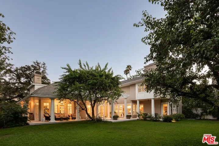 17417 Rancho Street, Encino, California 91316