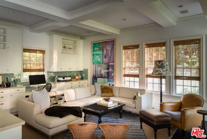 17417 Rancho Street, Encino, California 91316