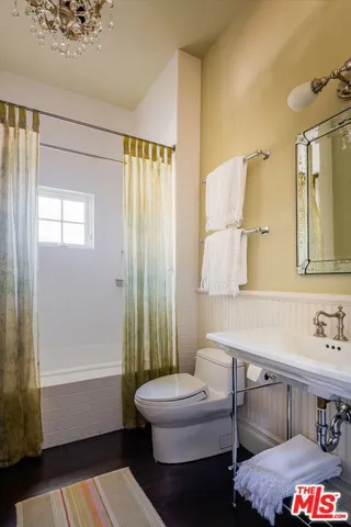 17417 Rancho Street, Encino, California 91316