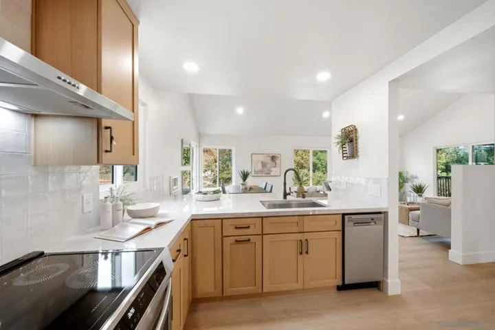 930 Via Mil Cumbres 116, Solana Beach, California 92075