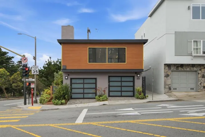 998 Burnett Avenue, San Francisco, California 94131