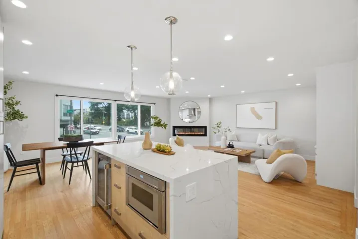 998 Burnett Avenue, San Francisco, California 94131