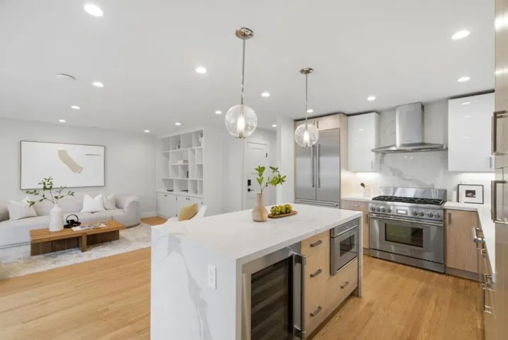998 Burnett Avenue, San Francisco, California 94131