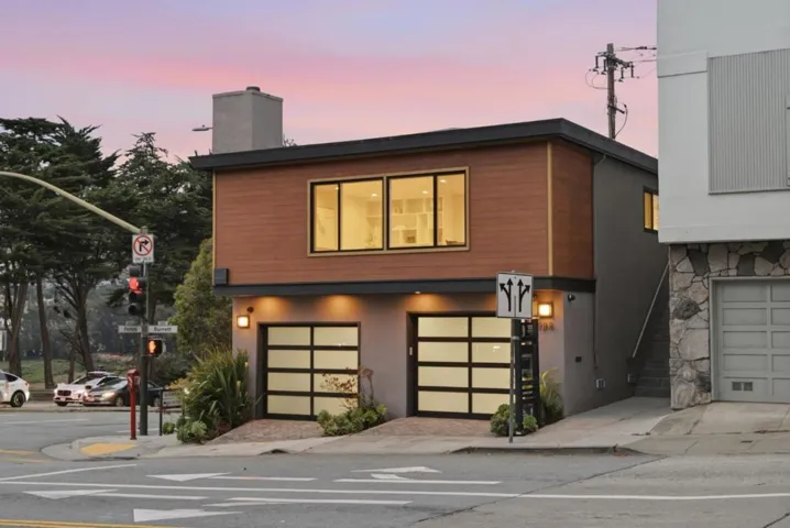998 Burnett Avenue, San Francisco, California 94131