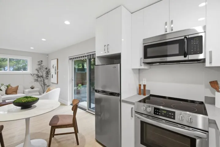 998 Burnett Avenue, San Francisco, California 94131