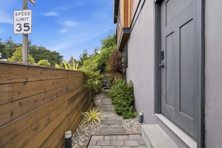 998 Burnett Avenue, San Francisco, California 94131