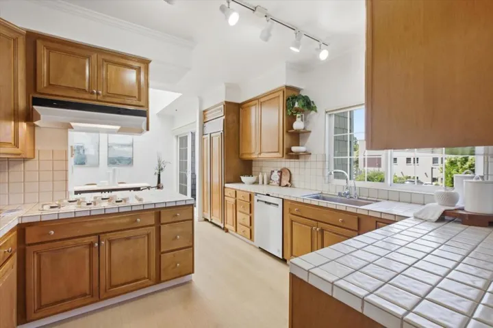1233 Bellevue 9, Burlingame, California 94010
