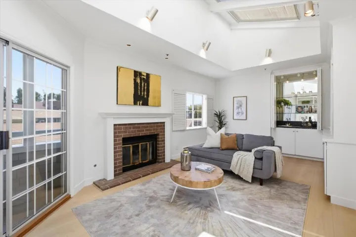 1233 Bellevue 9, Burlingame, California 94010