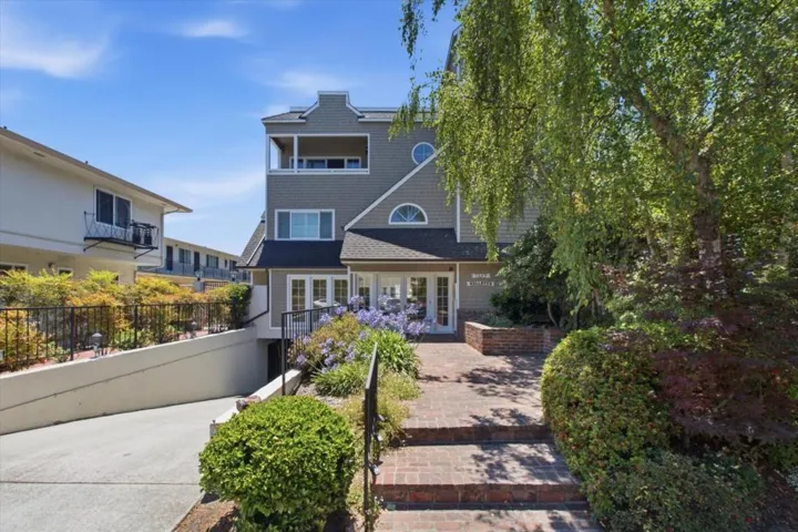 1233 Bellevue 9, Burlingame, California 94010