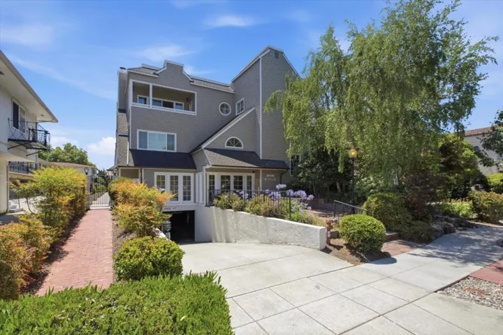 1233 Bellevue 9, Burlingame, California 94010