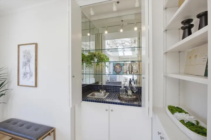 1233 Bellevue 9, Burlingame, California 94010