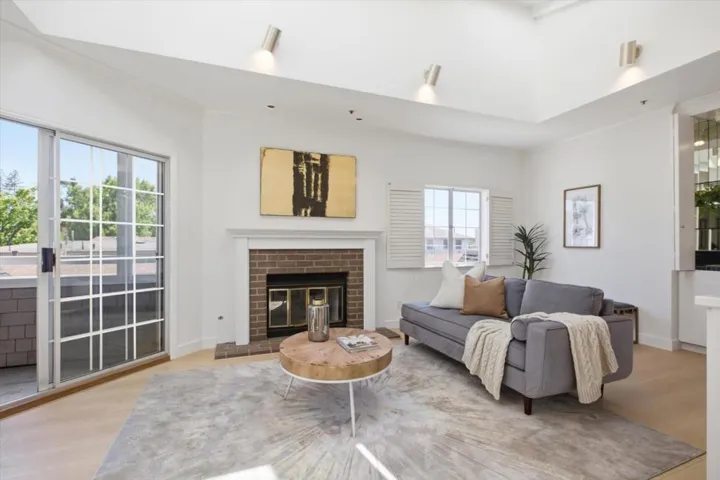 1233 Bellevue 9, Burlingame, California 94010