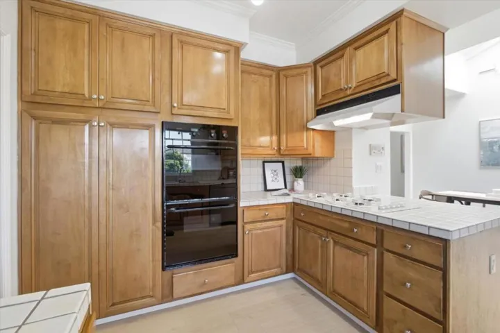 1233 Bellevue 9, Burlingame, California 94010
