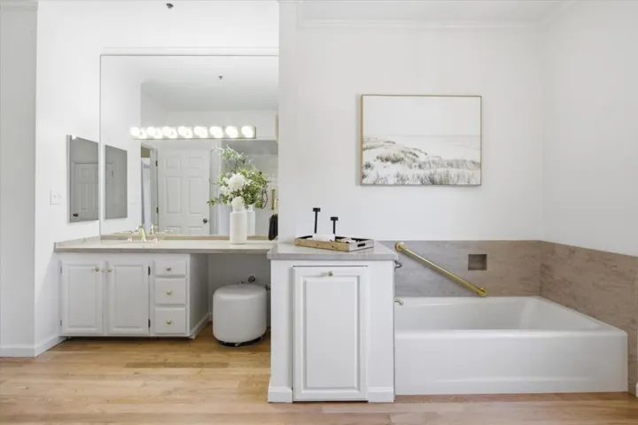 1233 Bellevue 9, Burlingame, California 94010