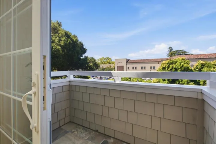 1233 Bellevue 9, Burlingame, California 94010