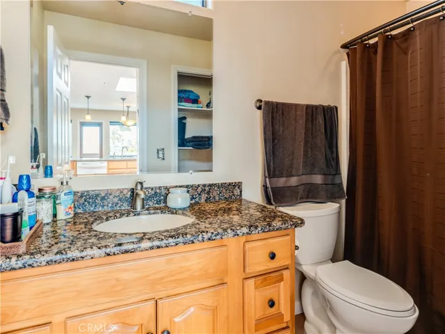Unit B - Bathroom