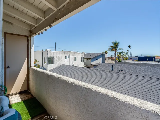Unit C - Ocean view balcony