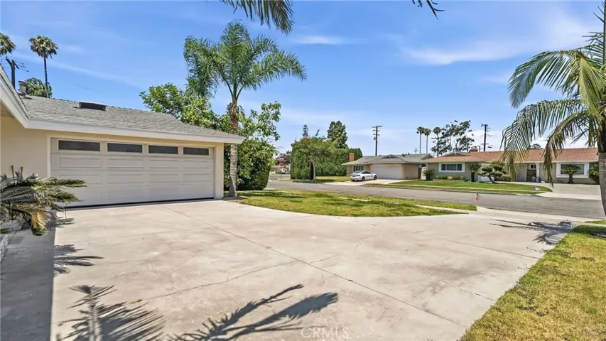 6022 Santa Barbara, Garden Grove, California 92845