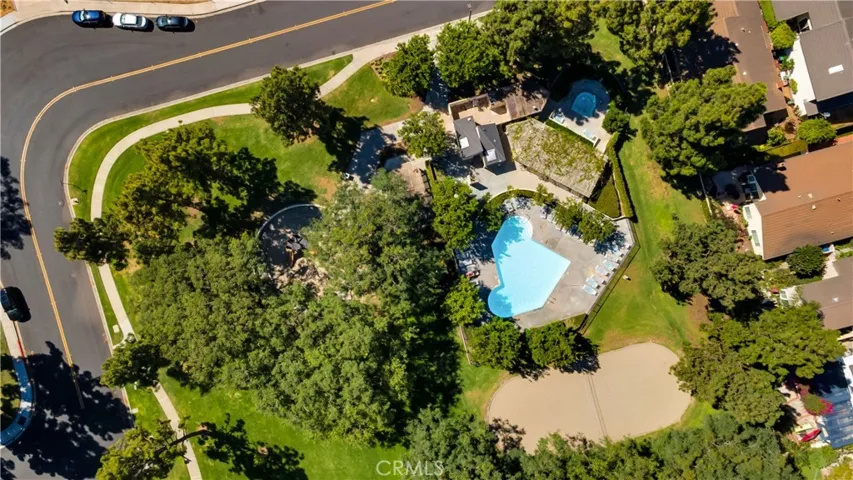 Take a short walk to the nearby park and you'll find the association pool, a sand volleyball court and playground equipment for the little ones.