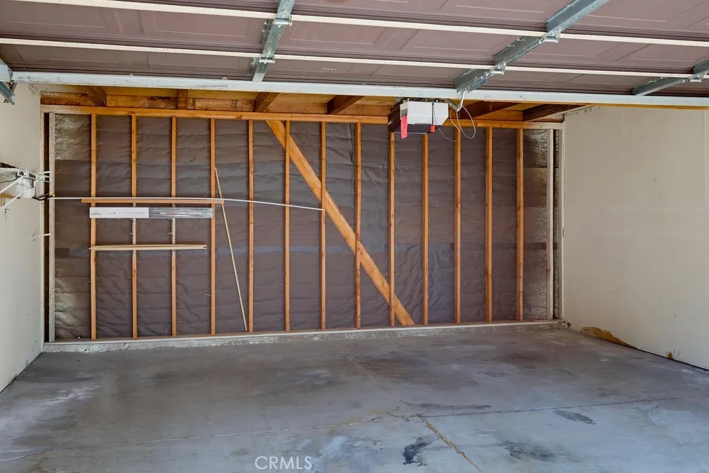Oversized 2 car garage