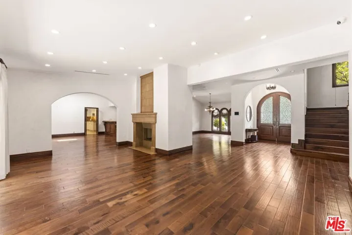 2108 San Ysidro Drive, Beverly Hills, California 90210