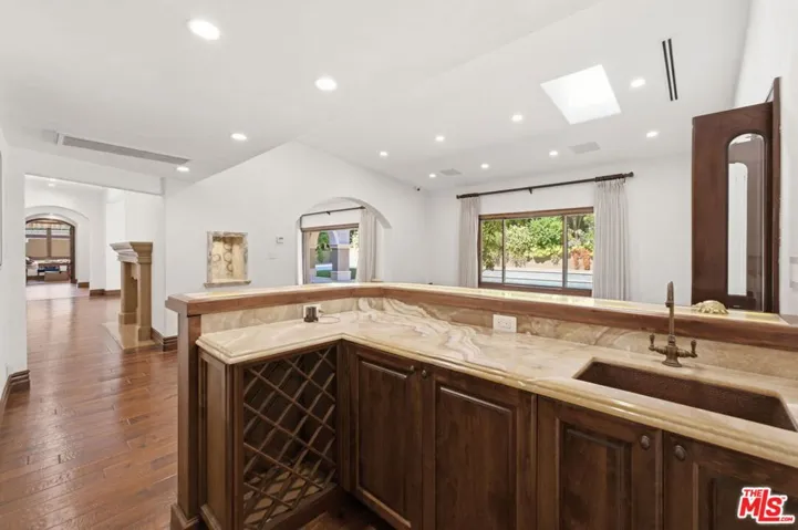 2108 San Ysidro Drive, Beverly Hills, California 90210