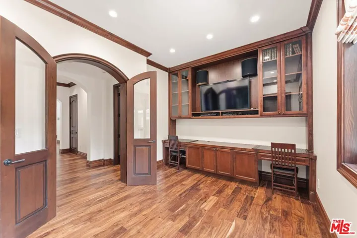 2108 San Ysidro Drive, Beverly Hills, California 90210