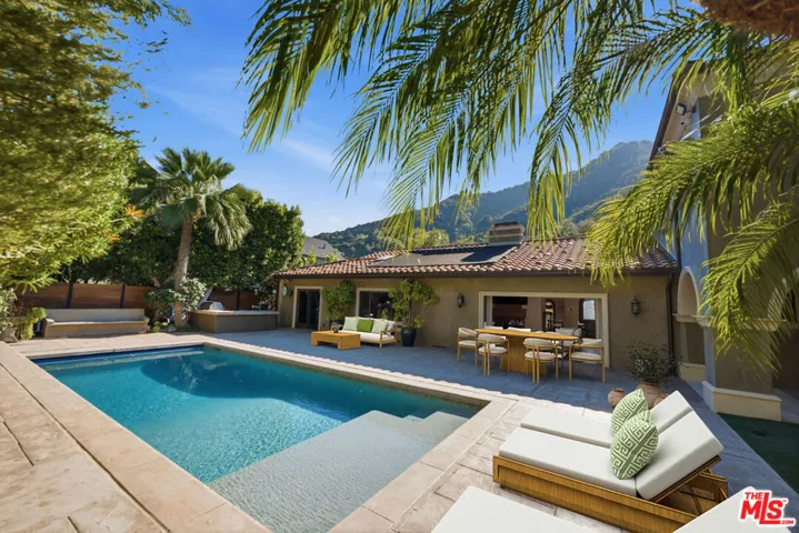 2108 San Ysidro Drive, Beverly Hills, California 90210