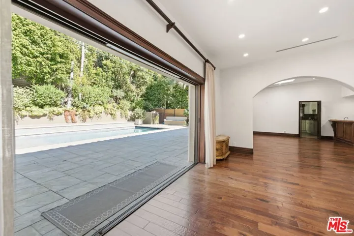 2108 San Ysidro Drive, Beverly Hills, California 90210