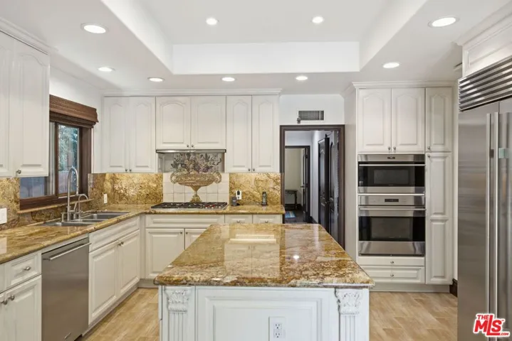 2108 San Ysidro Drive, Beverly Hills, California 90210