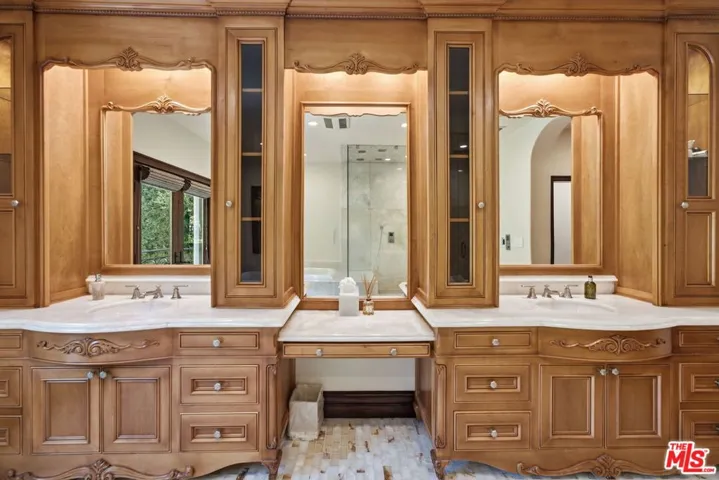 2108 San Ysidro Drive, Beverly Hills, California 90210