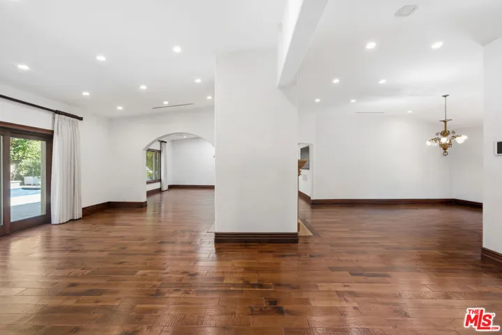 2108 San Ysidro Drive, Beverly Hills, California 90210
