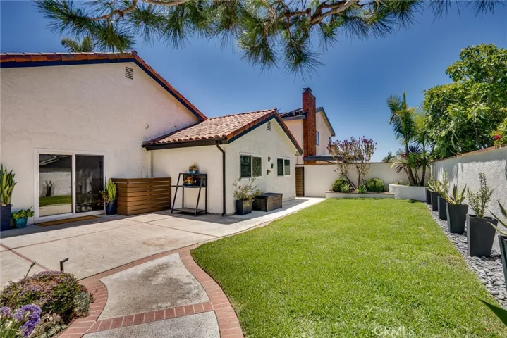 7201 Slater, Huntington Beach, California 92647