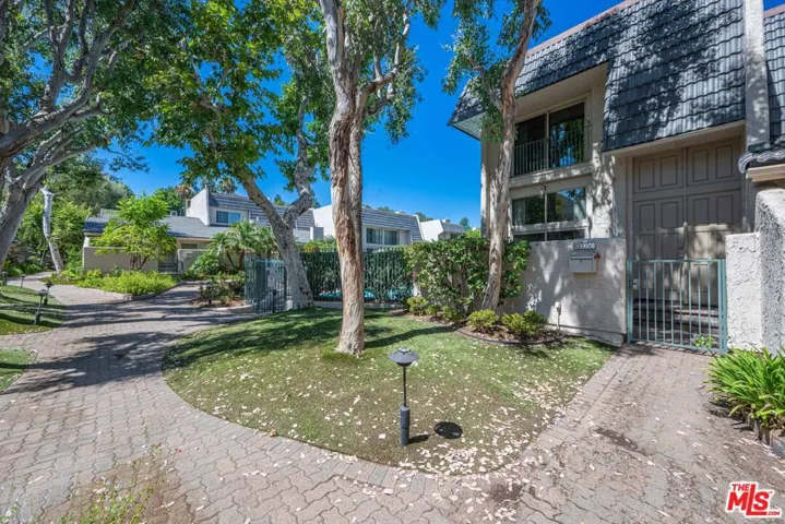 6217 1/2 Randi Avenue, Woodland Hills, California 91367