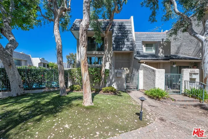 6217 1/2 Randi Avenue, Woodland Hills, California 91367
