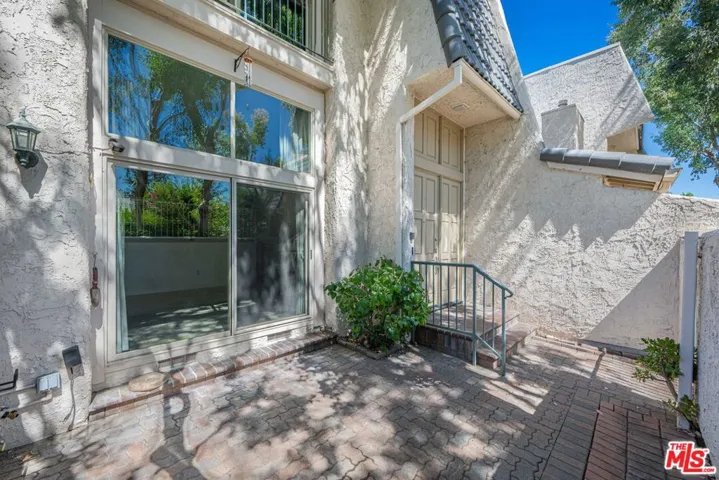 6217 1/2 Randi Avenue, Woodland Hills, California 91367