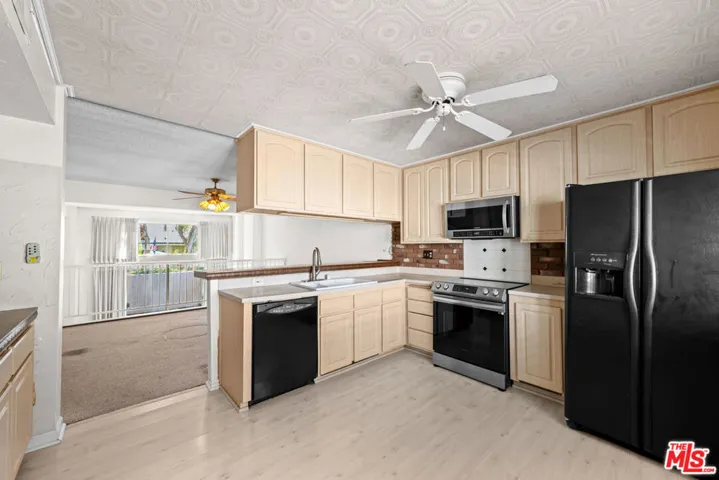 6217 1/2 Randi Avenue, Woodland Hills, California 91367