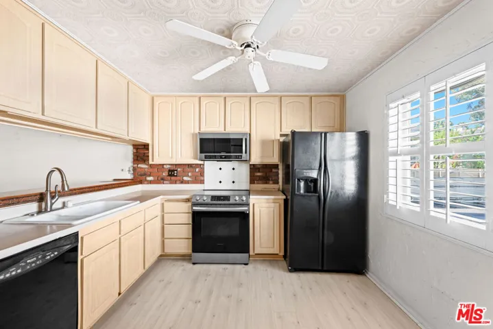 6217 1/2 Randi Avenue, Woodland Hills, California 91367