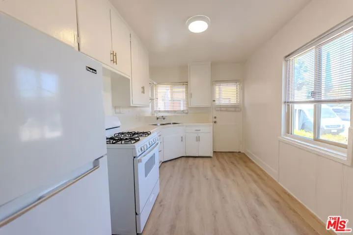 233 E Alameda Avenue A, Burbank, California 91502