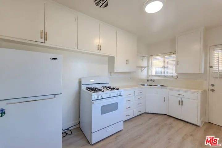 233 E Alameda Avenue A, Burbank, California 91502