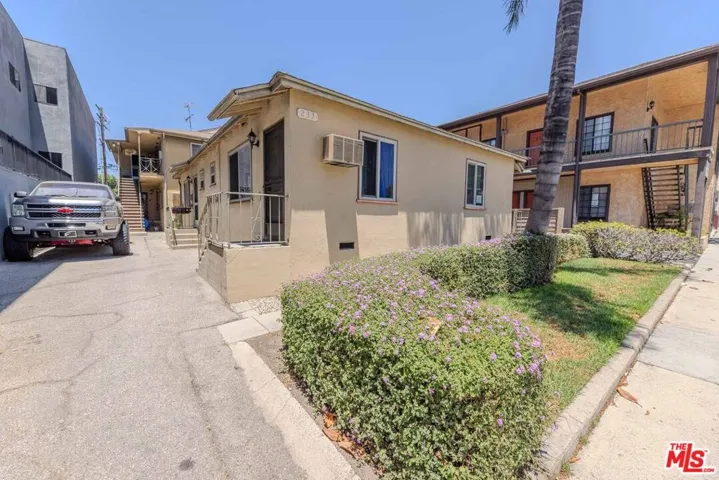 233 E Alameda Avenue A, Burbank, California 91502