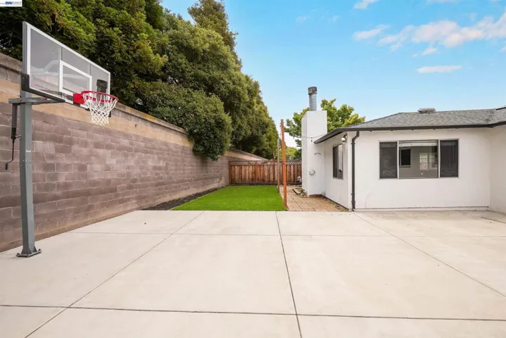 586 Bluefield Ln, Hayward, California 94541