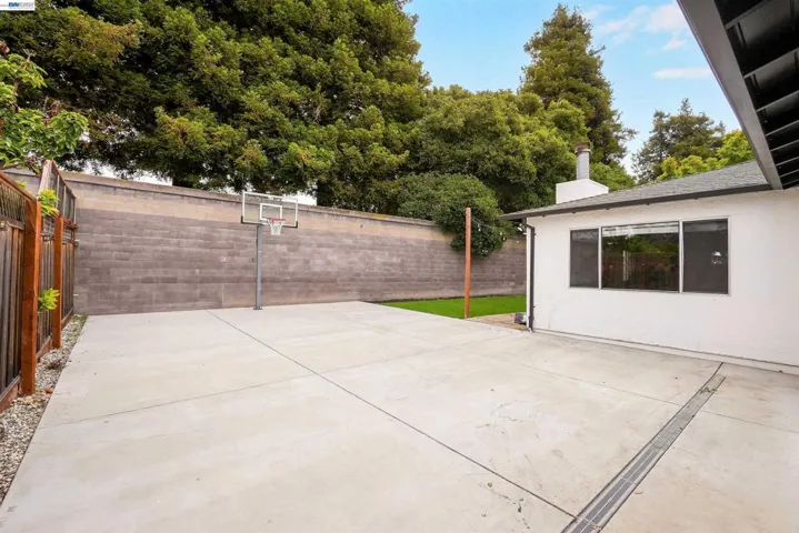 586 Bluefield Ln, Hayward, California 94541