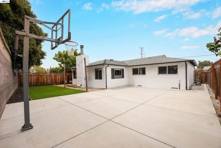 586 Bluefield Ln, Hayward, California 94541