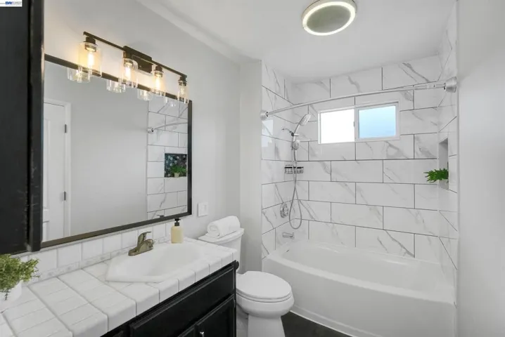 586 Bluefield Ln, Hayward, California 94541