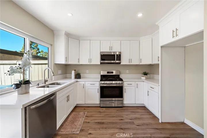 Soft-closing white shaker cabinetry, quartz countertops